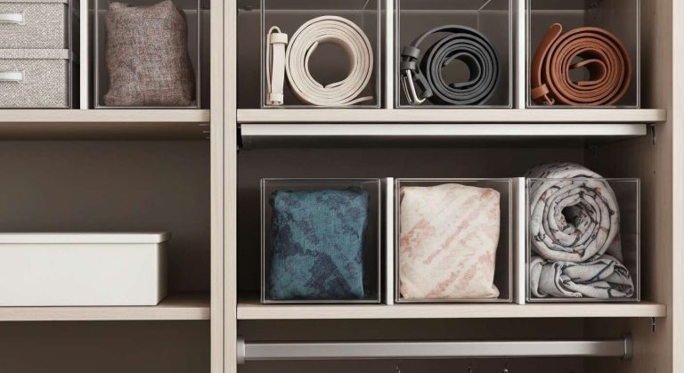 Voici comment ranger vos ceintures et foulards pour qu'ils soient visibles et faciles à attraper