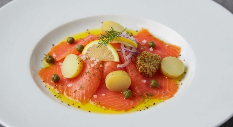 Salade au saumon fumé : recette savoureuse et simple